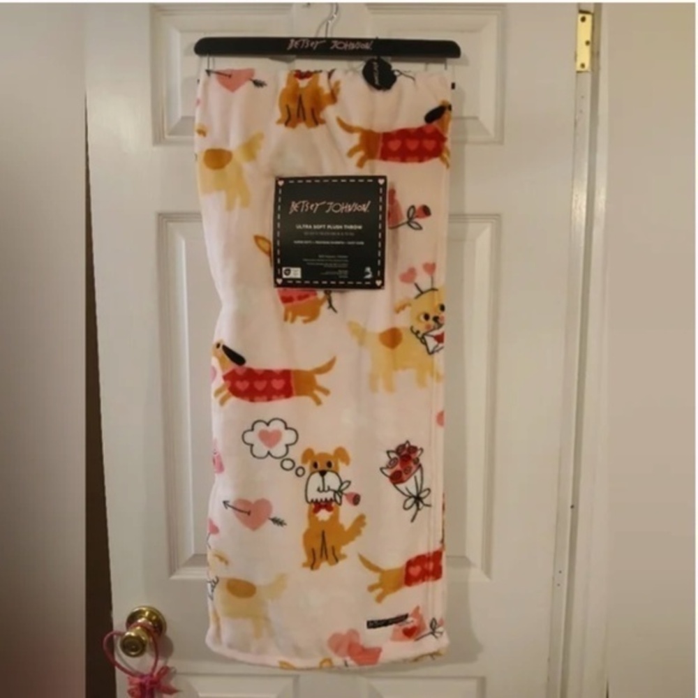 NWT Betsey Johnson Puppy Dog Love Hearts Plush Throw Blanket